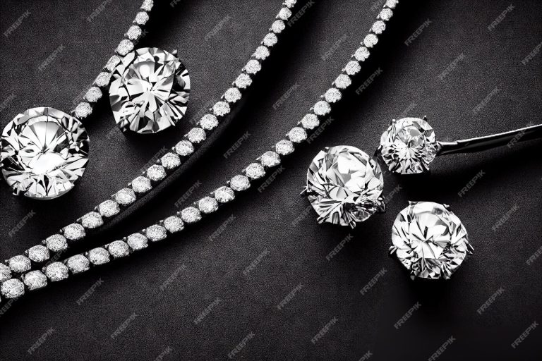 Co Nen Mua Mat Day Chuyen Nu Kim Cuong Vang Y 768x512 1