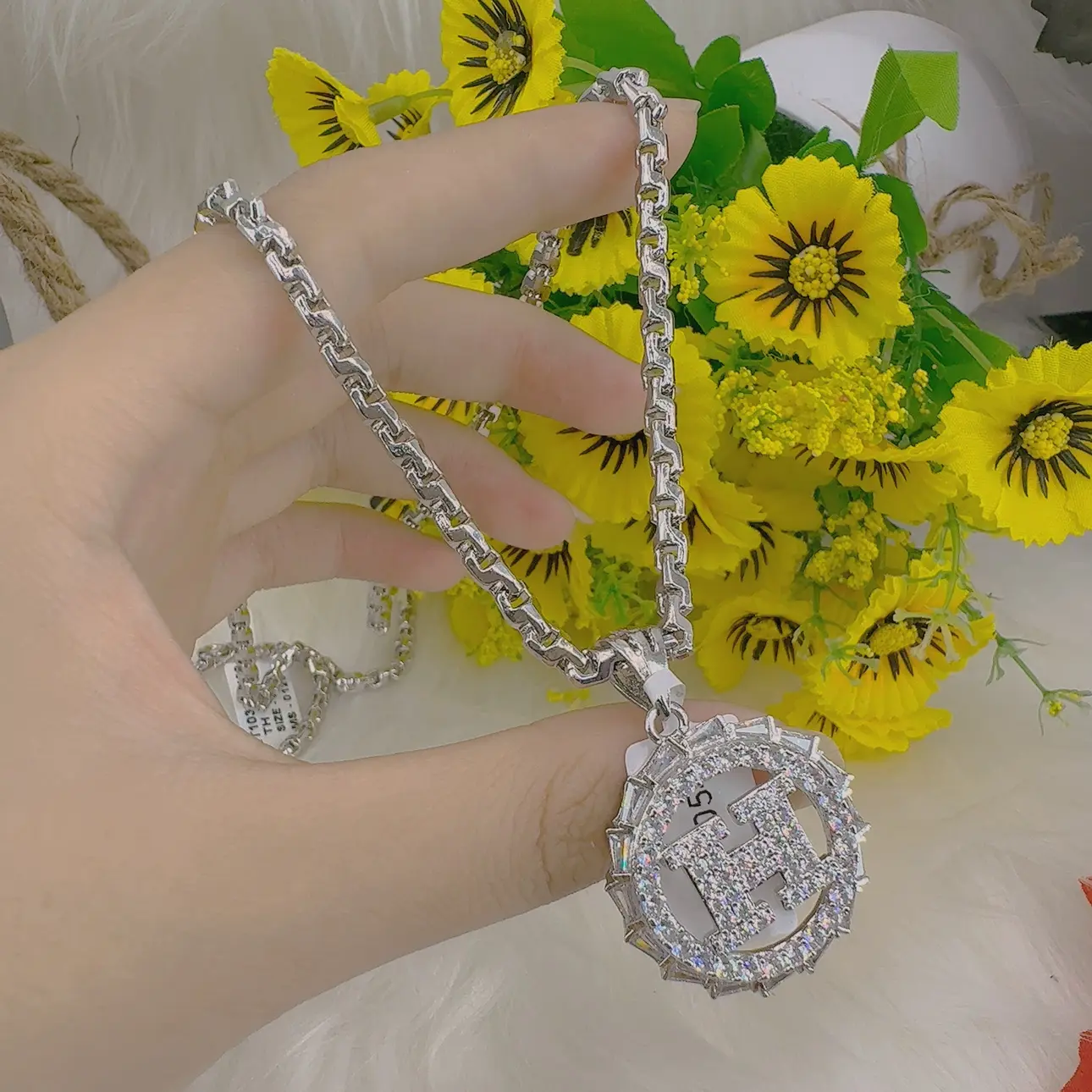 Dây chuyền nữ chữ công 5 chỉ bạch kim - mặt chữ H 4 DÂy ChuyỀn NỮ ChỮ CÔng 5 ChỈ BẠch Kim+mẶt ChỮ H (1)