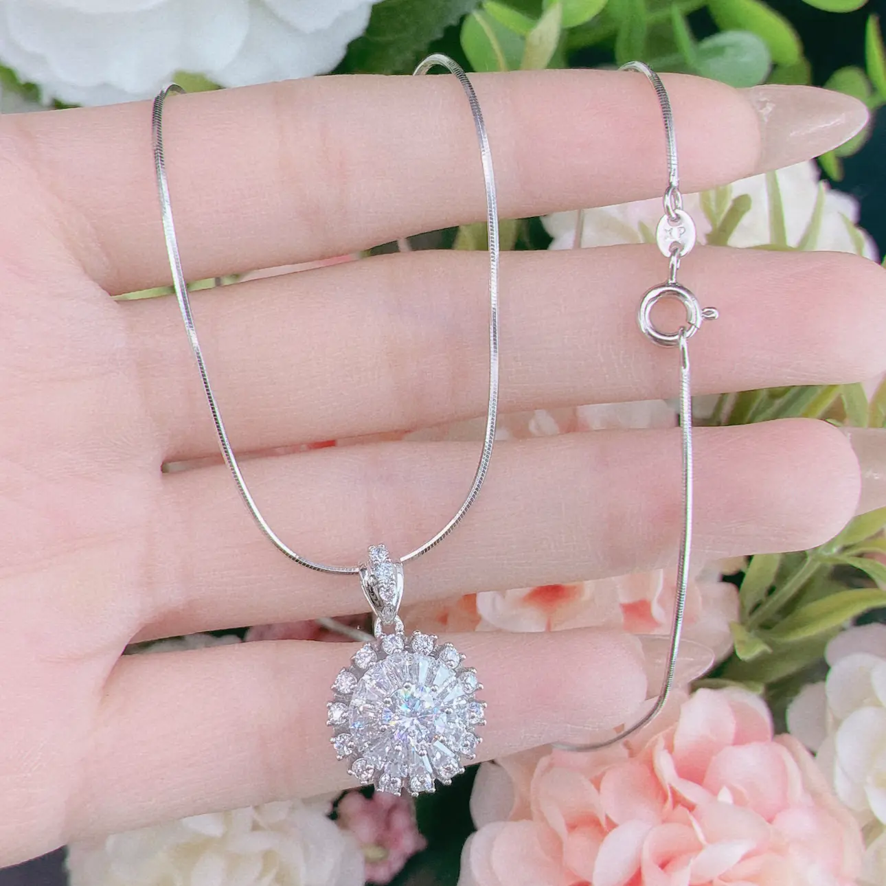 Dây chuyền nữ màu bạch kim kèm mặt mã A1 5 DÂy ChuyỀn NỮ MÀu BẠch Kim KÈm MẶt MÃ A1 (1)