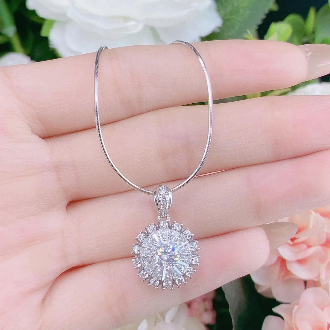 Dây chuyền nữ màu bạch kim kèm mặt mã A1 4 DÂy ChuyỀn NỮ MÀu BẠch Kim KÈm MẶt MÃ A1 (2)