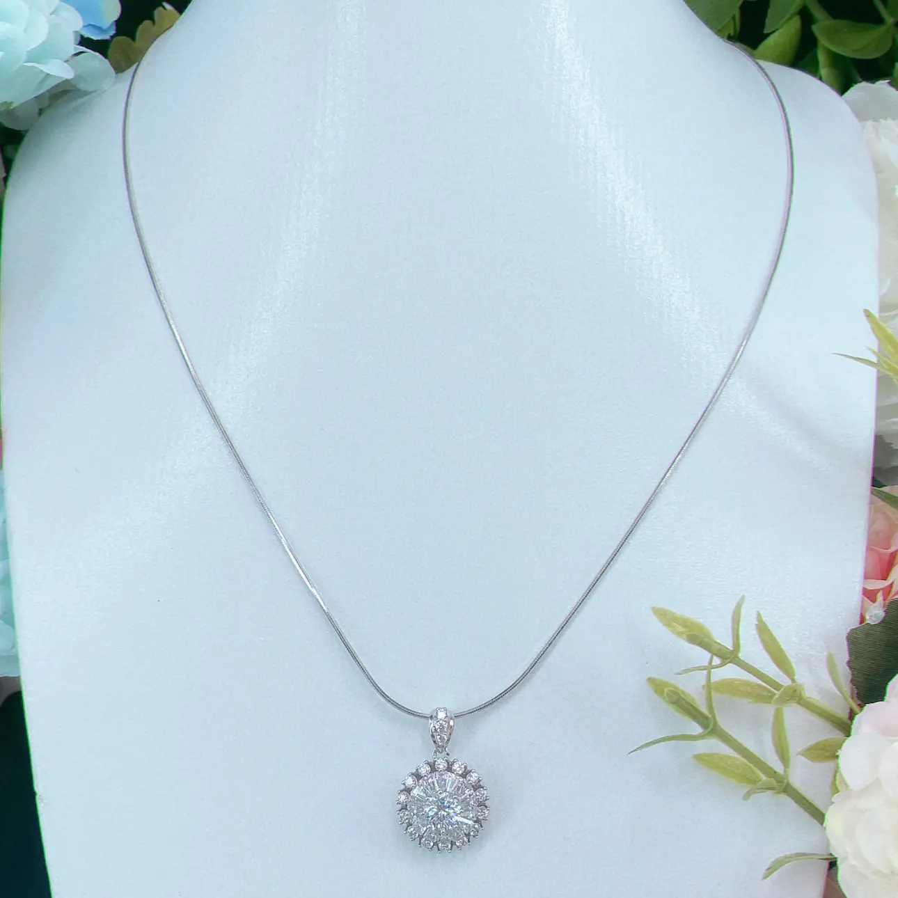 Dây chuyền nữ màu bạch kim kèm mặt mã A1 3 DÂy ChuyỀn NỮ MÀu BẠch Kim KÈm MẶt MÃ A1 (4)