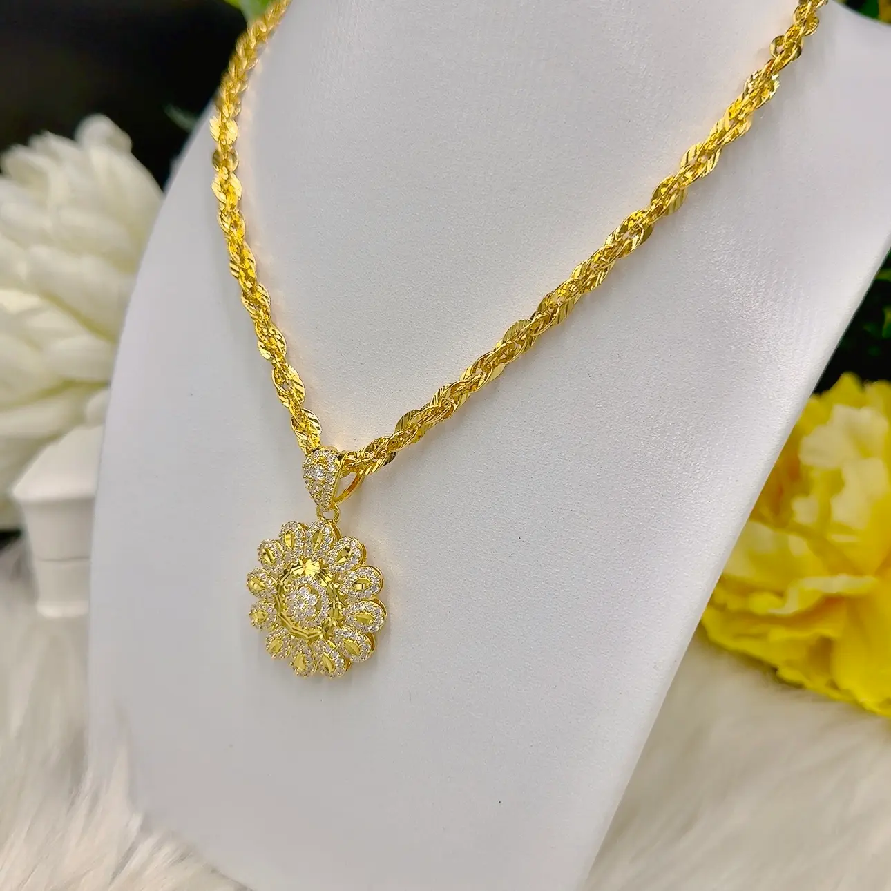Dây chuyền nữ xoắn vàng 3 chỉ - mặt hoa cúc C1 5 DÂy ChuyỀn NỮ XoẮn VÀng 3 ChỈ+mẶt Hoa CÚc C1 (1) (1)