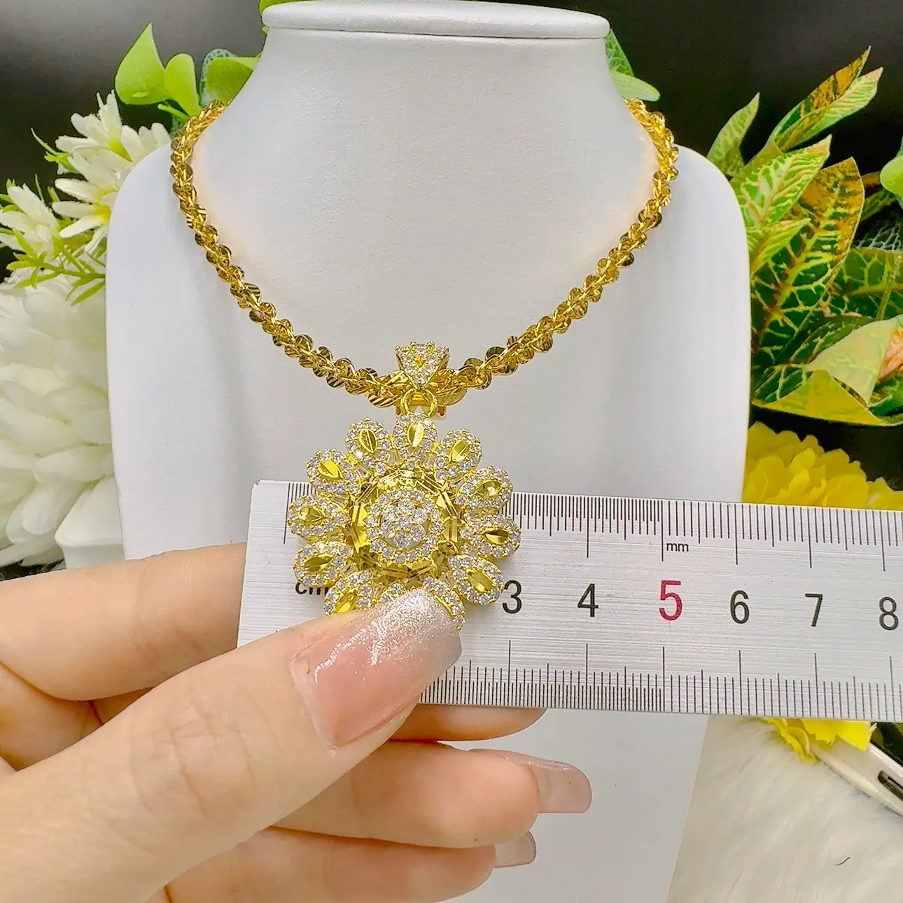 Dây chuyền nữ xoắn vàng 3 chỉ - mặt hoa cúc C1 4 DÂy ChuyỀn NỮ XoẮn VÀng 3 ChỈ+mẶt Hoa CÚc C1 (3)