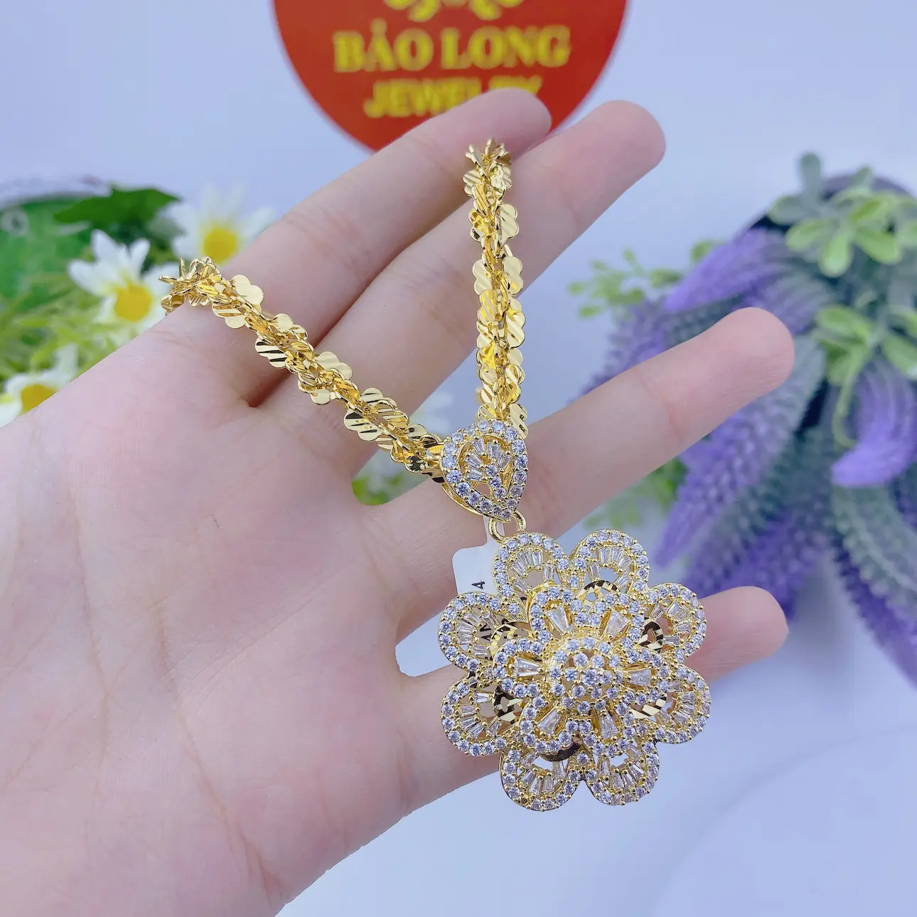 Dây chuyền nữ xoắn vàng 5 chỉ - mặt hoa V1 4 DÂy ChuyỀn NỮ XoẮn VÀng 5 ChỈ+mẶt Hoa V1 (3)