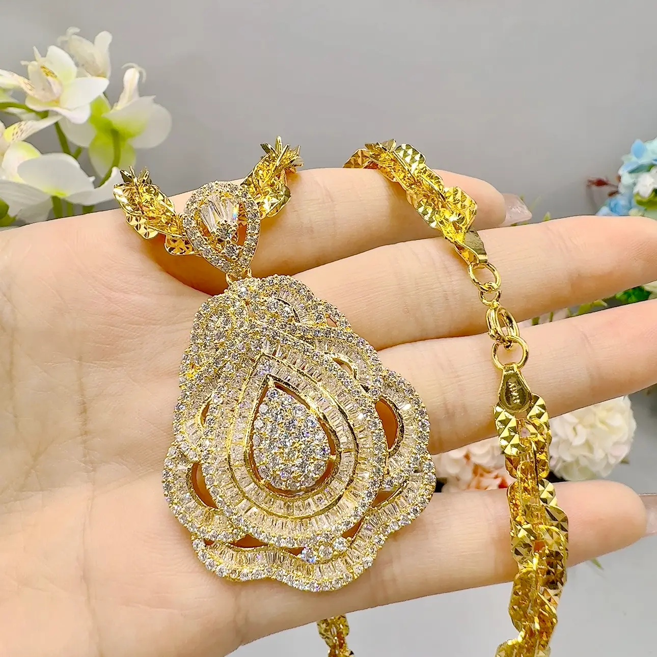 DÂy ChuyỀn NỮ XoẮn VuÔng VÀng 7 ChỈ+mẶt NỮ HoÀng (4)