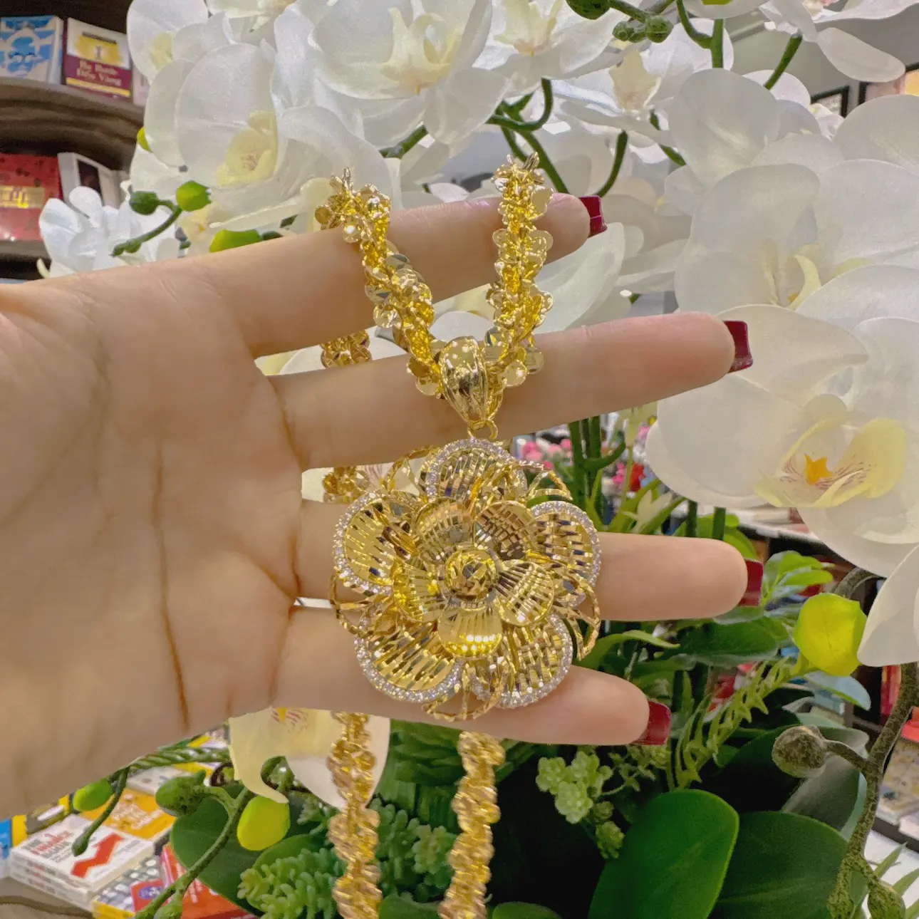 Dây xoắn vàng 1 lượng kèm mặt hoa mai 2 DÂy XoẮn VÀng 1 LƯỢng KÈm MẶt Hoa Mai (2)