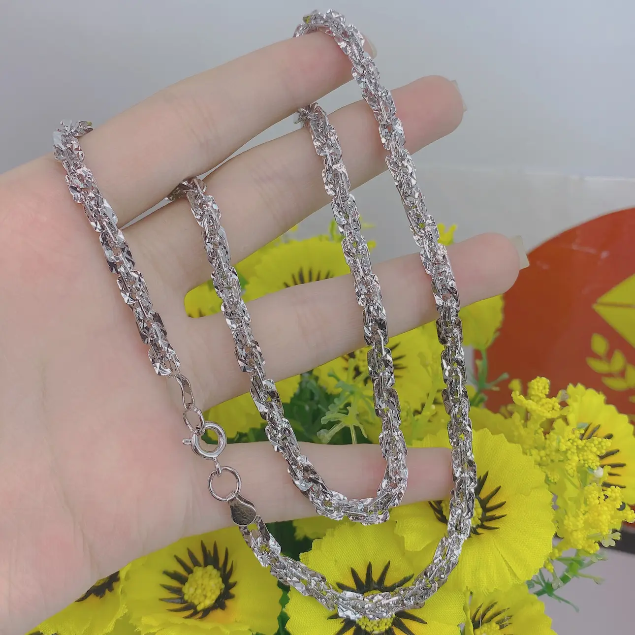 Dây xoắn vuông trắng 10 DÂy XoẮn VuÔng TrẮng (1)