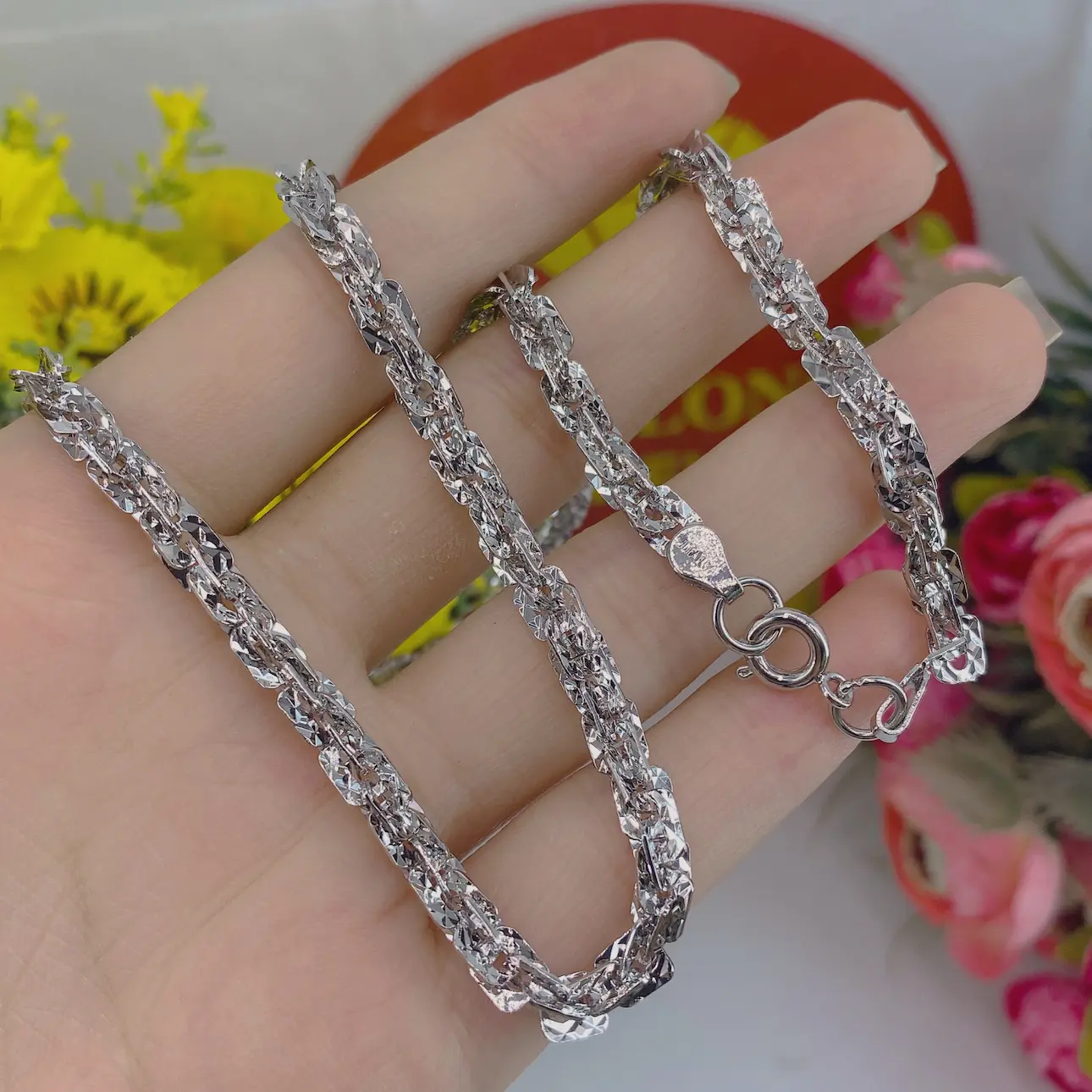 Dây xoắn vuông trắng 9 DÂy XoẮn VuÔng TrẮng (2)