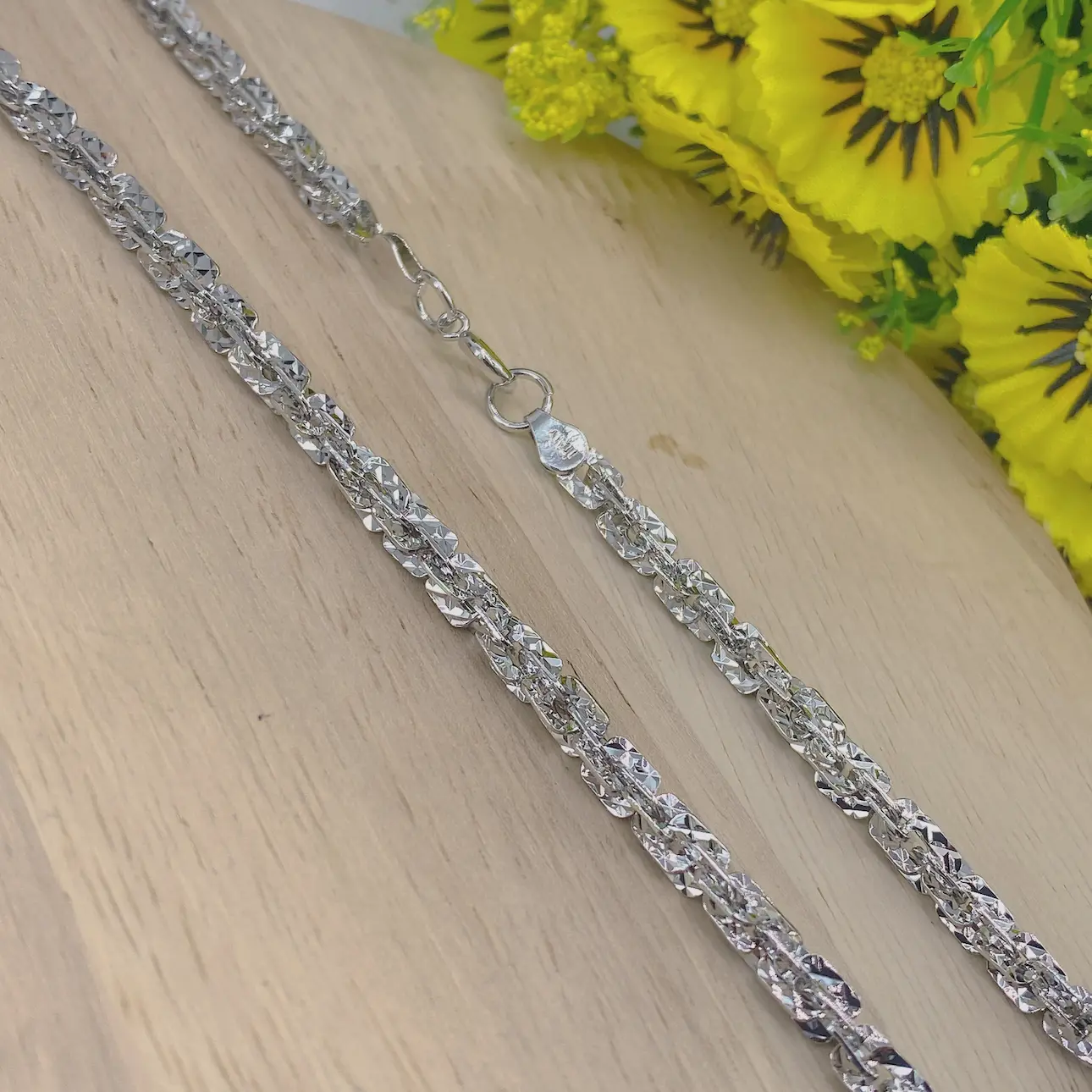 Dây xoắn vuông trắng 6 DÂy XoẮn VuÔng TrẮng (5)