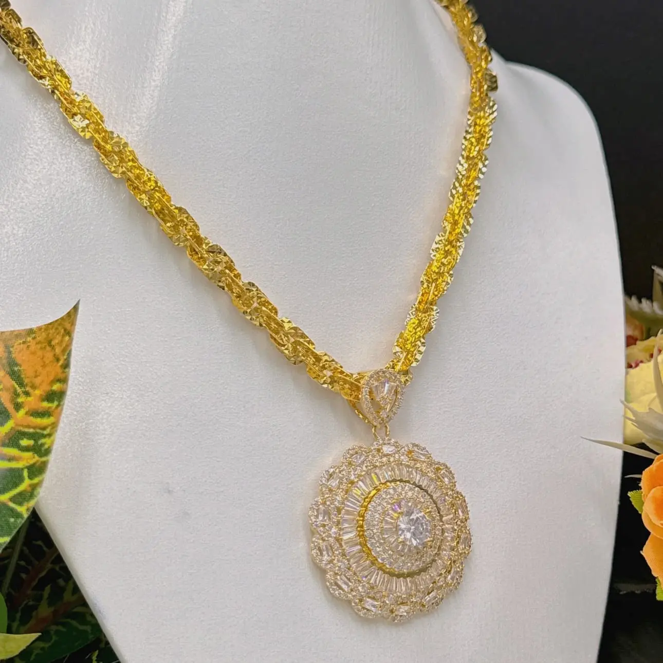 Dây xoắn vuông vàng 7 chỉ - mặt hoa mặt trời 3 DÂy XoẮn VuÔng VÀng 7 ChỈ+mẶt Hoa MẶt TrỜi (2) (1)