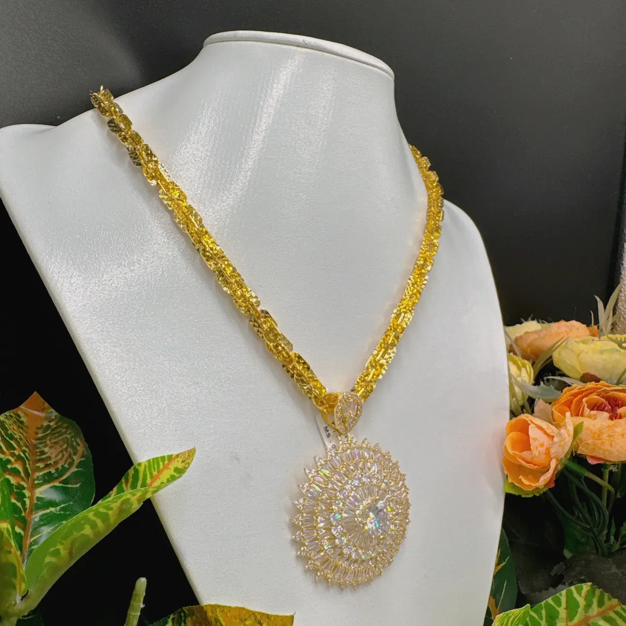 Dây xoắn vuông vàng 7 chỉ - mặt hoa mặt trời 2 DÂy XoẮn VuÔng VÀng 7 ChỈ+mẶt Hoa MẶt TrỜi (3)