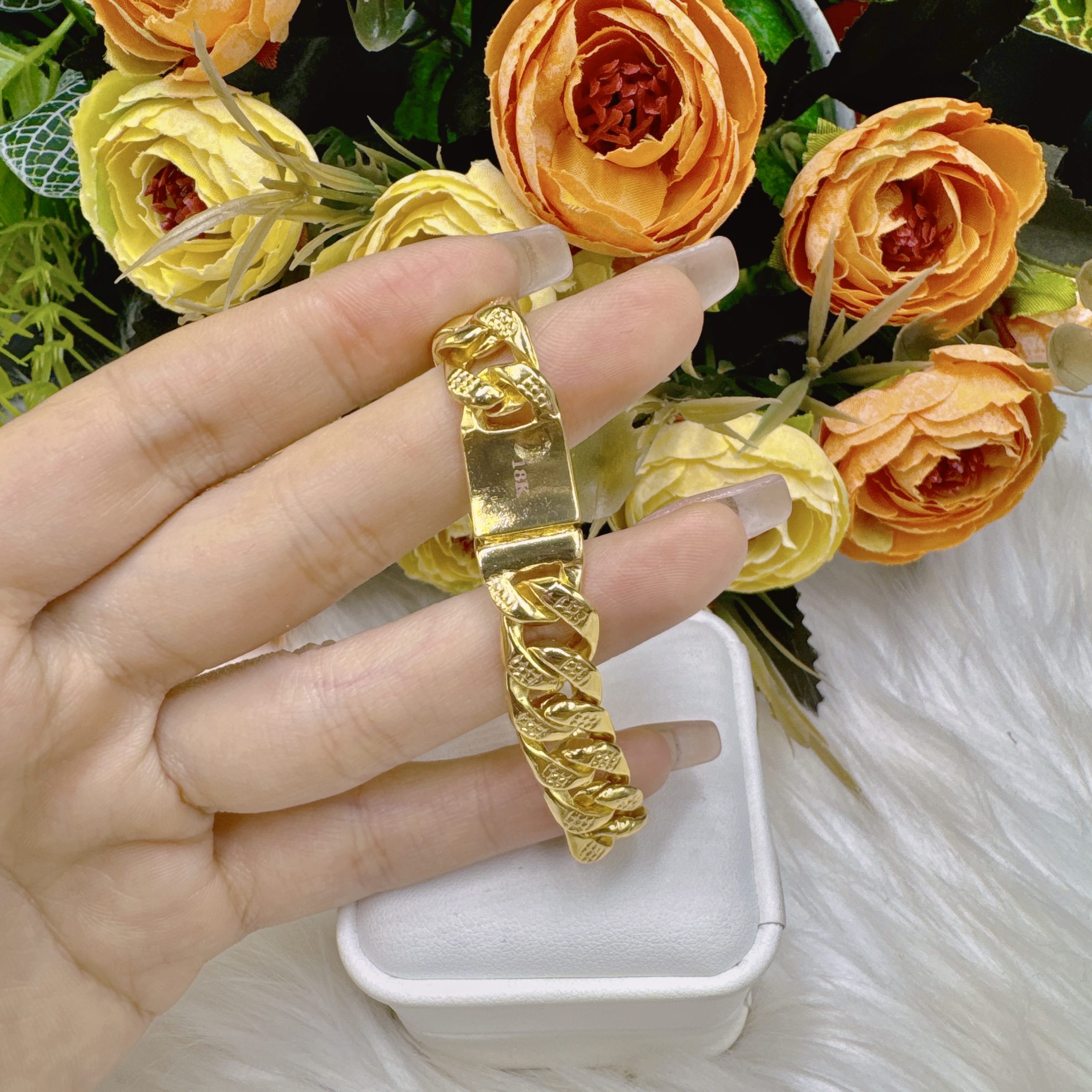 Lắc tay khuyên lật khóa hộp có kí hiệu 5 LẮc Tay KhuyÊn LẬt KhÓa HỘp CÓ KÍ HiỆu (1)