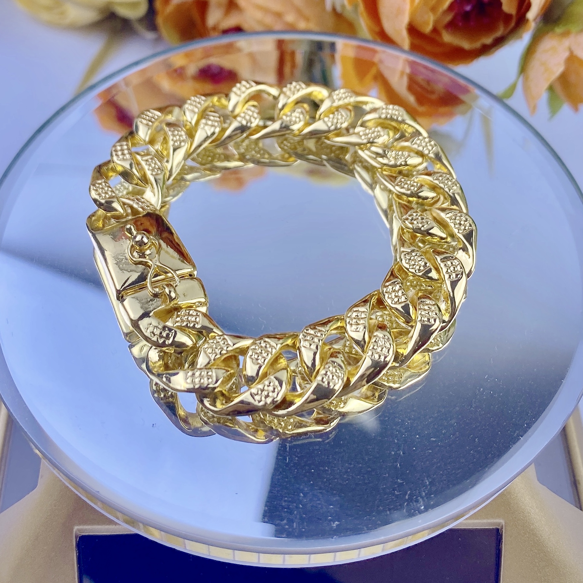 Lắc tay khuyên lật khóa hộp có kí hiệu 2 LẮc Tay KhuyÊn LẬt KhÓa HỘp CÓ KÍ HiỆu (5)