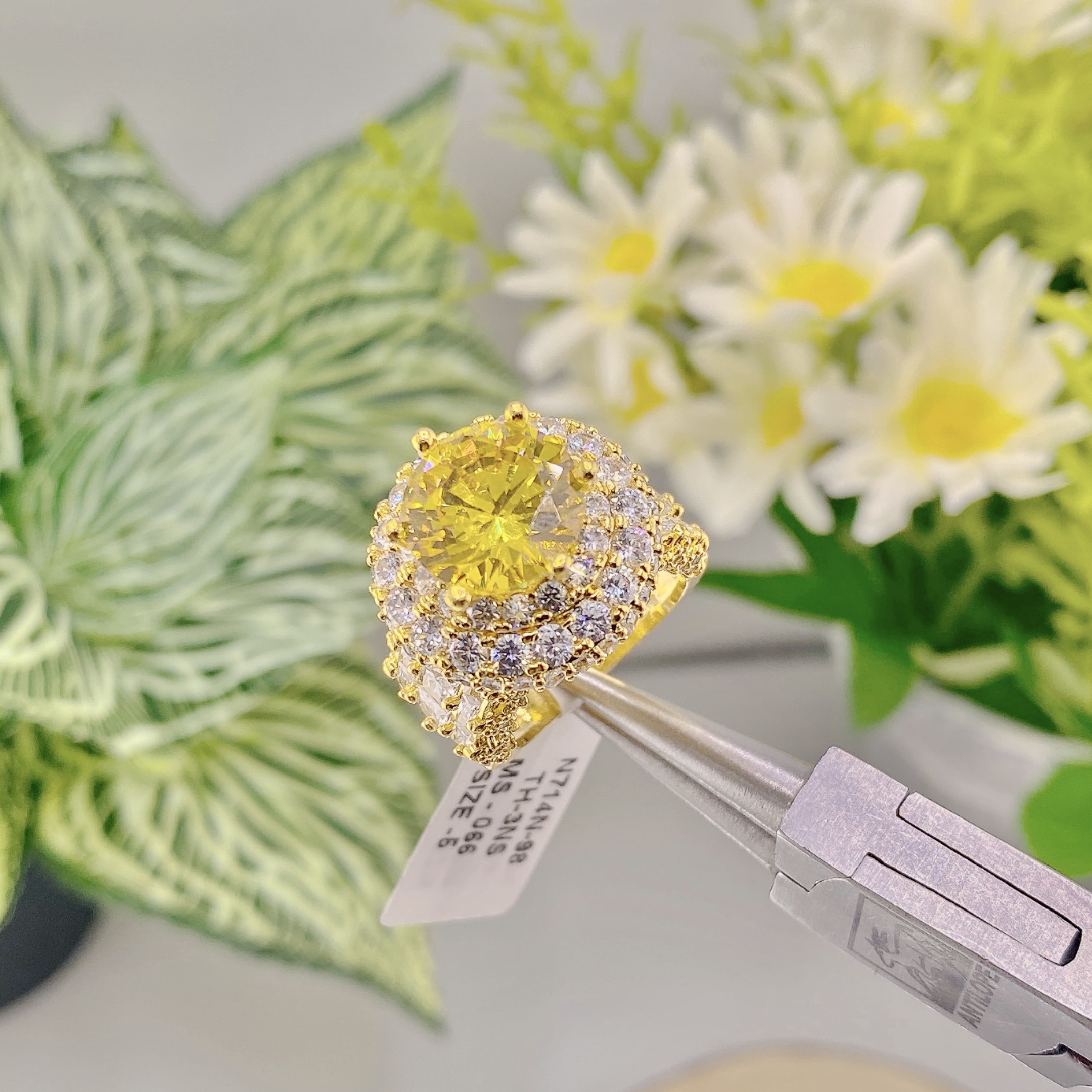 Nhẫn nữ hoàng mới đá vàng 5 NhẪn NỮ HoÀng MỚi ĐÁ VÀng (1)