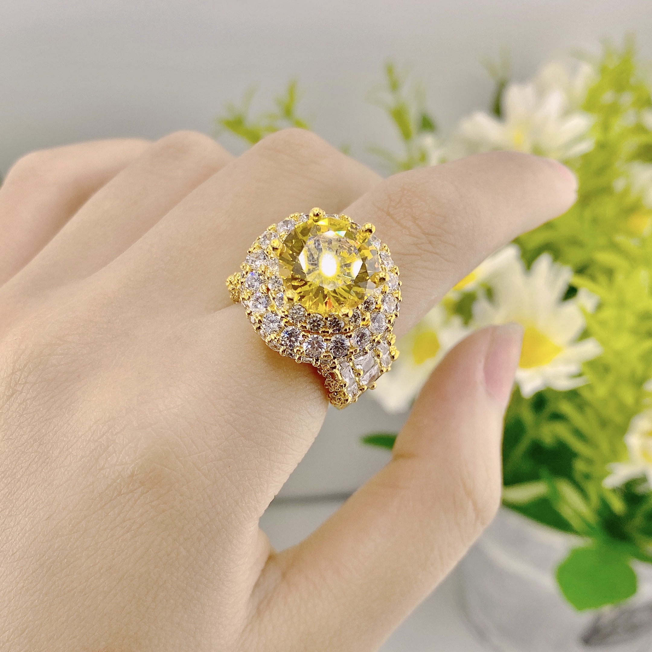 Nhẫn nữ hoàng mới đá vàng 4 NhẪn NỮ HoÀng MỚi ĐÁ VÀng (2)