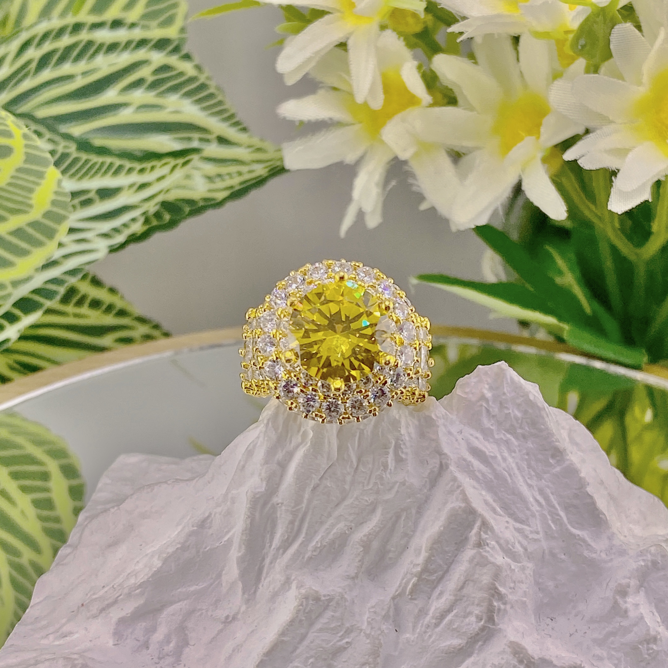 Nhẫn nữ hoàng mới đá vàng 3 NhẪn NỮ HoÀng MỚi ĐÁ VÀng (3)