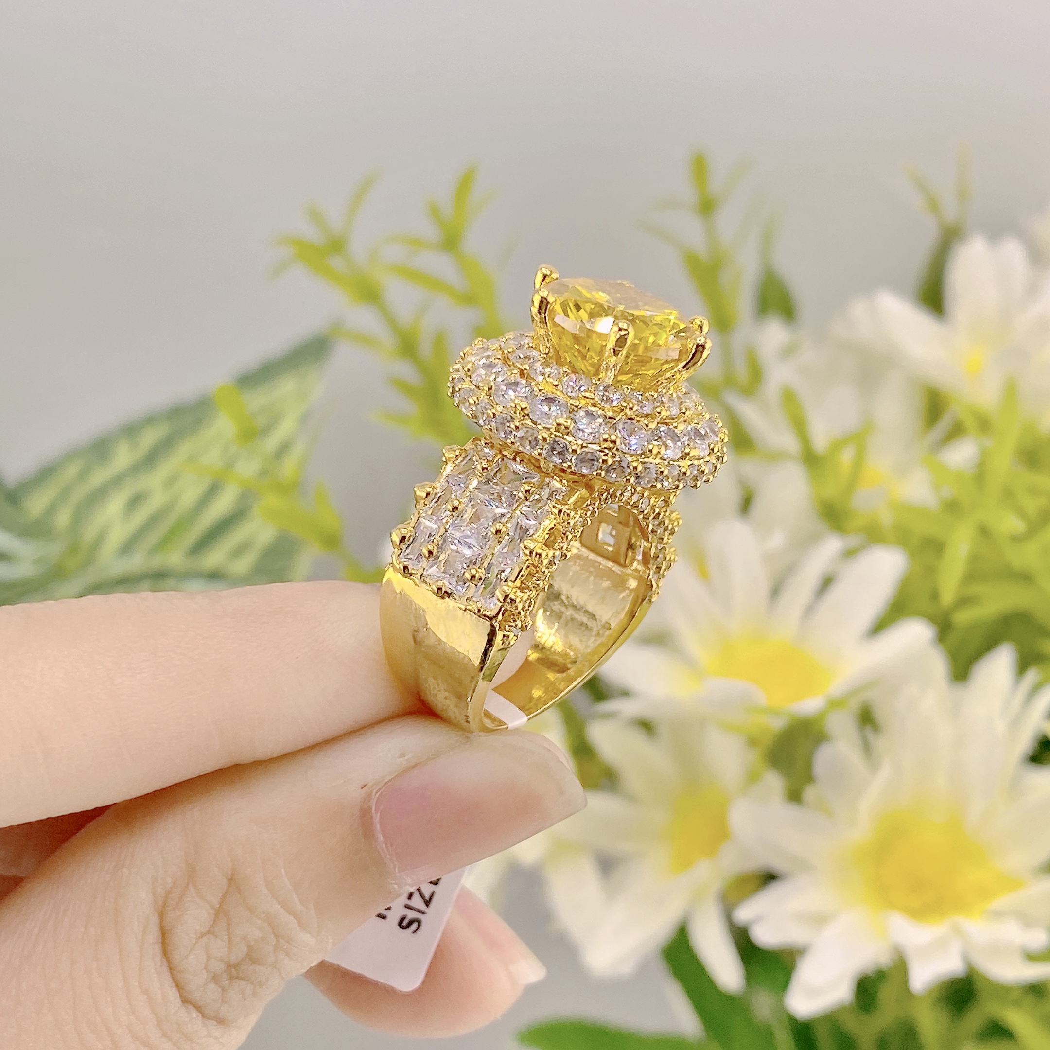 Nhẫn nữ hoàng mới đá vàng 2 NhẪn NỮ HoÀng MỚi ĐÁ VÀng (4)