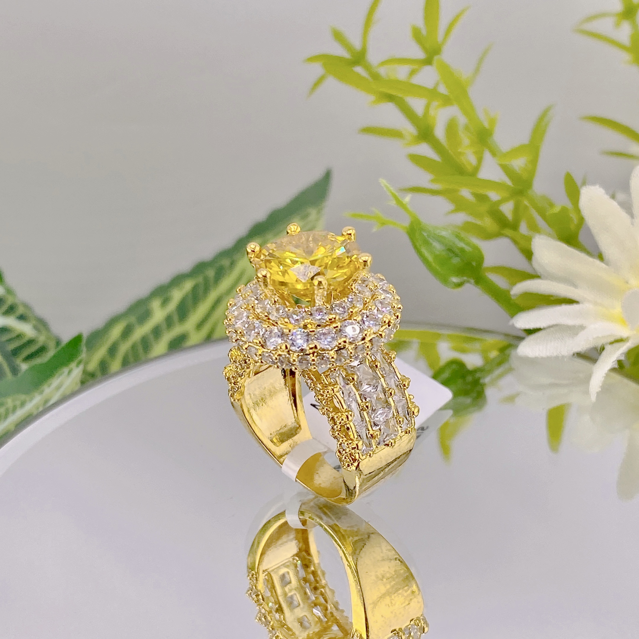 Nhẫn nữ hoàng mới đá vàng 1 NhẪn NỮ HoÀng MỚi ĐÁ VÀng (5)