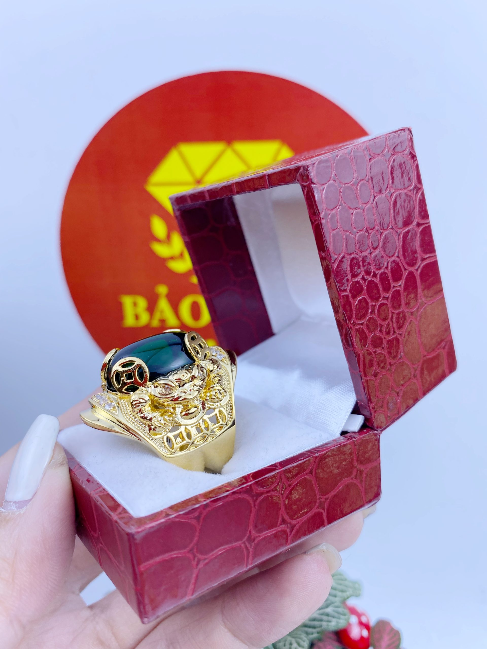 Nhẫn có ngậm tiền 3 Nhẫn Có Ngậm Tiền (3)